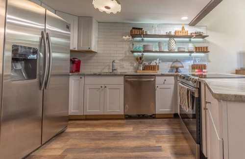 Fontana Condominio | Quiet Escape to Abbey Springs
