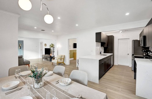 South Corals Casa | Quiet Escape | Private Yard/BBQ | Walk 2 Downtown