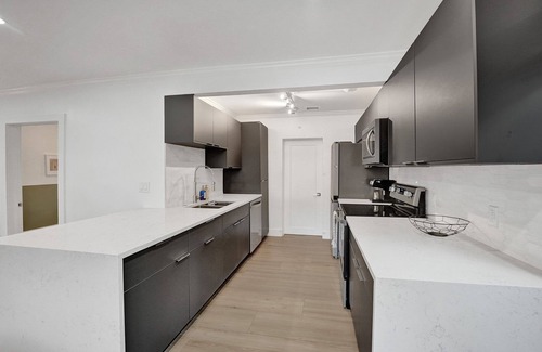 South Corals Casa | Quiet Escape | Private Yard/BBQ | Walk 2 Downtown