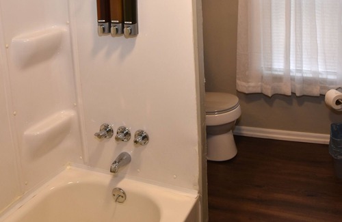 Burlington Casa | Quiet Family-Friendly 2 bedroom One Bathroom