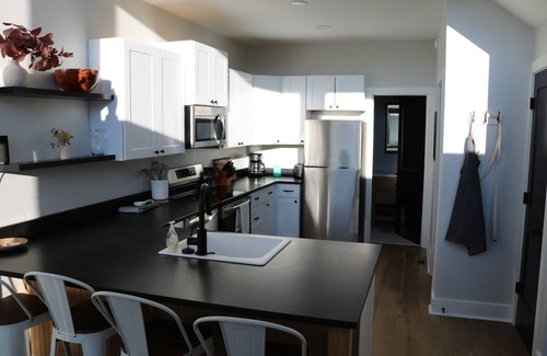Athens Cabina | Quiet farm cabin located minutes from downtown Athens!
