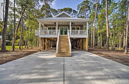 Dauphin Island Casa | Quiet Fishermans House with Hot Tub and Tropical Bar!