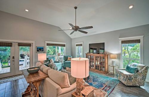 Dauphin Island Casa | Quiet Fishermans House with Hot Tub and Tropical Bar!