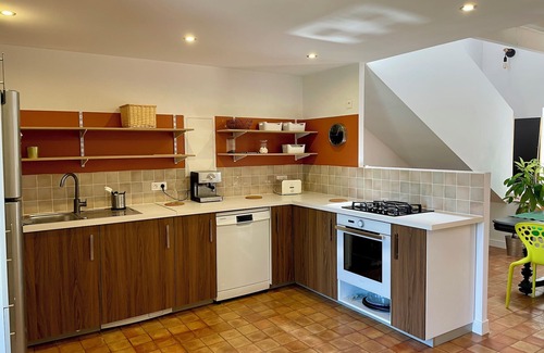 Entraigues-sur-la-Sorgue Casa | Quiet Bel Air house with swimming pool access