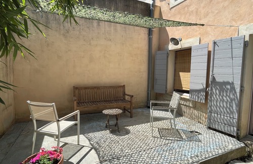 Entraigues-sur-la-Sorgue Casa | Quiet Bel Air house with swimming pool access