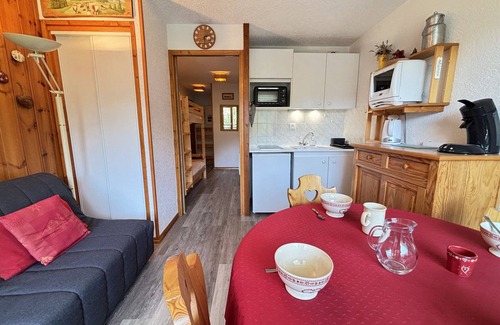 Notre-Dame-de-Bellecombe Apartamento | Apartamento con balcón tranquilo y vista a la montaña, aparcamiento privado