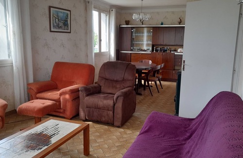 Saint-Etienne-de-Fougeres Casa | Quiet, 70s-style house with large garden in the heart of the Lot et Garonne region