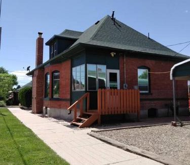 Trinidad Cama Y Desayuno | Quiet FULL-SIZE bed close to town 420 friendly