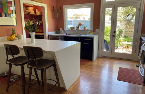 Emeryville Casa | Quiet Garden Gem 2-bedroom house in North Oakland