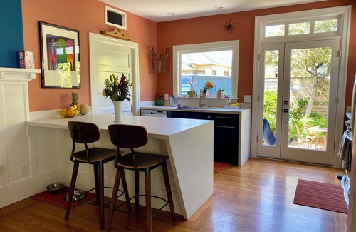 Emeryville Casa | Quiet Garden Gem 2-bedroom house in North Oakland