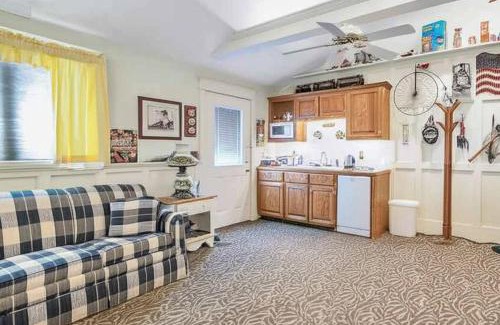 Clarks Summit Casa | Quiet Getaway with Queen Bed & Wi-Fi