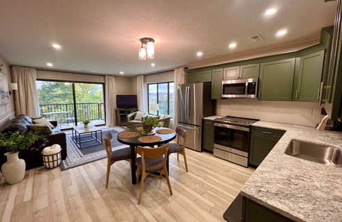 Acme Condominio | Quiet Grand Traverse Resort Condo I Great views, Full kitchen and Washer/Dryer