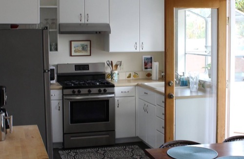 Coronado Cabaña | Quiet Granny Flat 1-1/2 Blocks to Beach, Bay, Tennis, and Hotel Del