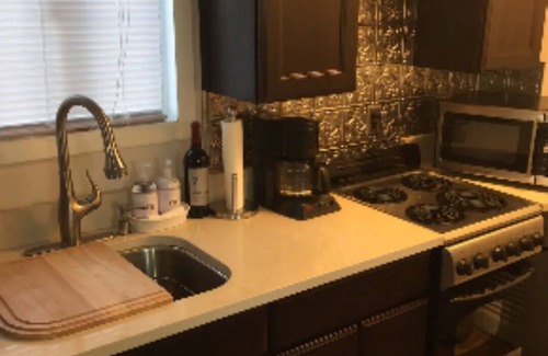 Charleston Cabaña | Quiet Guesthouse/Cottage in Historic East End of Charleston, WV. Pet Friendly!