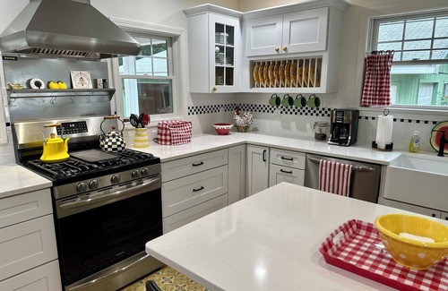 Hubbard Lake Cabaña | Quiet Hallmark Movie Cottage on Hubbard Lake for couples or families.
