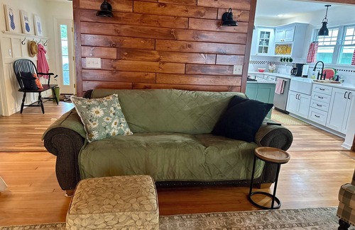 Hubbard Lake Cabaña | Quiet Hallmark Movie Cottage on Hubbard Lake for couples or families.