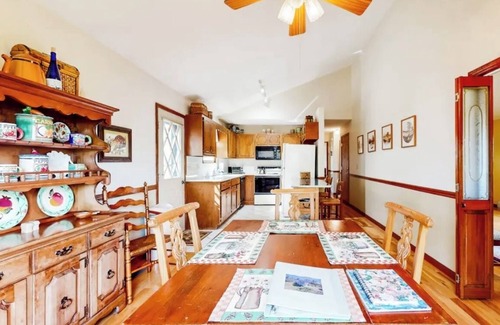 Newland Casa | Quiet hilltop home with decks & amazing view, right off Blue Ridge Parkway