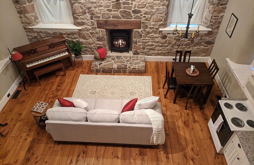 Martindale Cabaña | Quiet, Historic Church, Lancaster County, PA