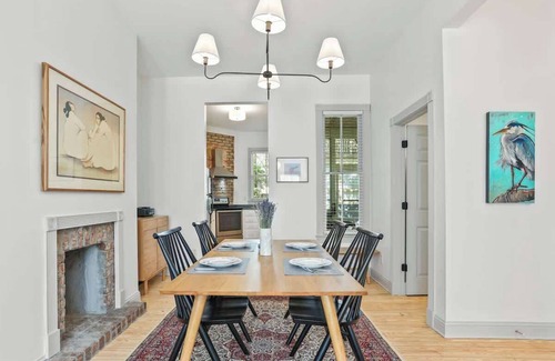 Beach Institute Casa | Quiet Historic Corner Easy Walk to Downtown, Dining, and Entertainment