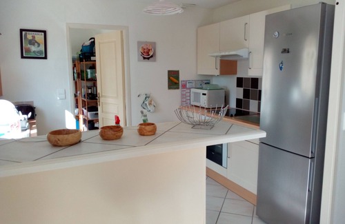 Rogny-les-Sept-Ecluses Casa | Quiet house, wooded garden, Briare canal 1km, Guédelon 35 min, bicycles.