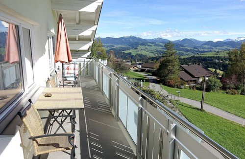 Alberschwende Apartamento | Apartamento tranquilo "Alpenblick-Schneider", balcón, lago de Constanza y Allgäu cerca