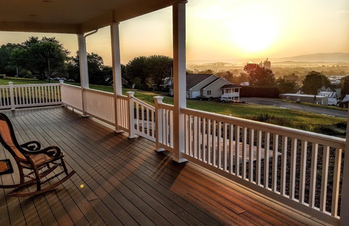 Harrisonburg Casa | Casa tranquila en Harrisonburg con espectaculares vistas del valle de Shenandoah.