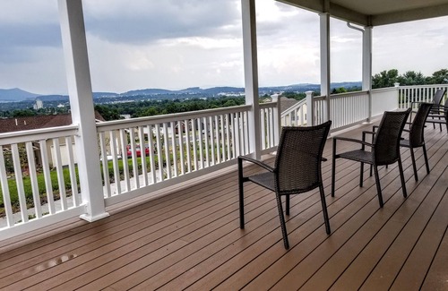Harrisonburg Casa | Casa tranquila en Harrisonburg con espectaculares vistas del valle de Shenandoah.