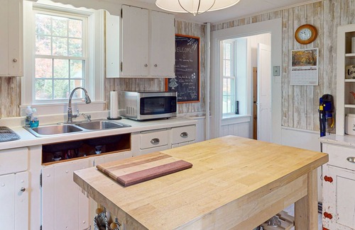 Mount Desert Cabaña | Quiet home with great yard & firepit - minutes to Long Pond & Acadia