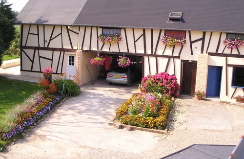 Villainville Casa | Quiet HORTENSIAS cottage, in the countryside