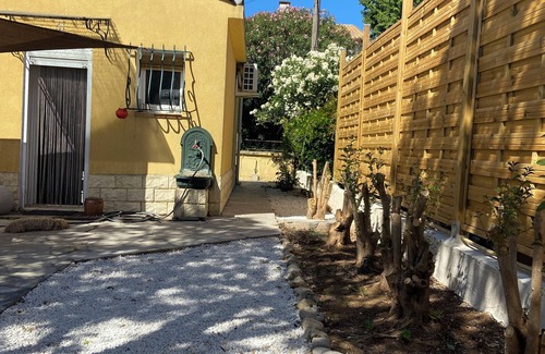 Castelnau-le-Lez Casa | Quiet house, good neighborhood, piano and cat on site for relaxing...