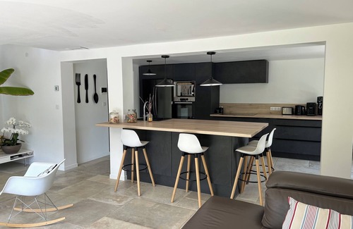 Rochefort-du-Gard Casa | Quiet house not overlooked, air-conditioned on wooded and enclosed grounds - Parking.