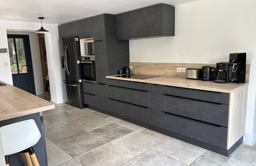 Rochefort-du-Gard Casa | Quiet house not overlooked, air-conditioned on wooded and enclosed grounds - Parking.