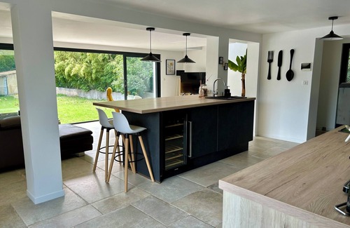 Rochefort-du-Gard Casa | Quiet house not overlooked, air-conditioned on wooded and enclosed grounds - Parking.