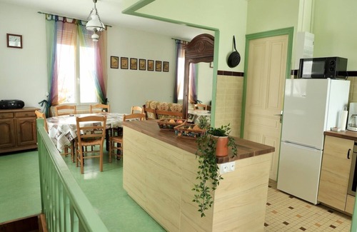 Murat-le-Quaire Casa | Hermosa casa con vistas excepcionales de los puys y el valle del Dordoña.