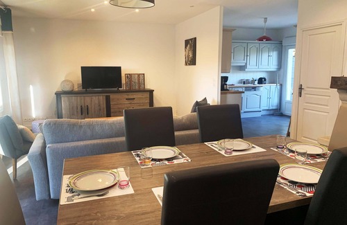 Mer Casa | Quiet house with indoor pool, 10 minutes from Chambord and close to shops