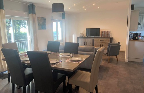 Mer Casa | Quiet house with indoor pool, 10 minutes from Chambord and close to shops