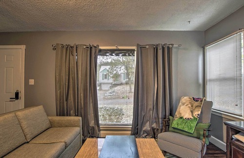 North Kansas City Casa | Quiet Kansas City Home ~6 Miles to Downtown!