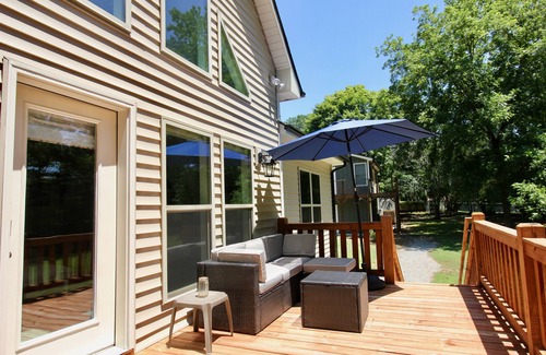 Gainesville Casa | Quiet lake cove home with single slip dock