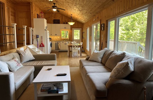 Irondale Cabaña | Quiet Lakefront Cottage, perfect for Families. Hot Tub, No Jet Ski lake.