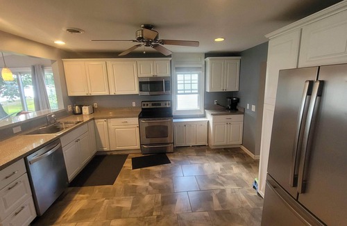 Brighton Casa | Quiet lakefront home on Ore Lake, 25 minutes to the Big House, Michigan Stadium