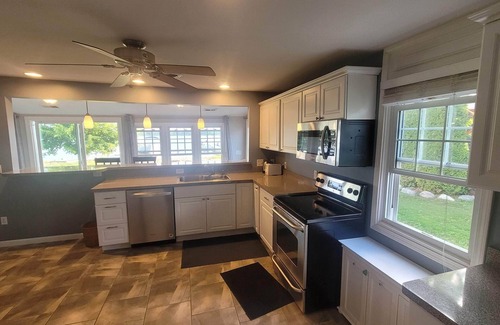 Brighton Casa | Quiet lakefront home on Ore Lake, 25 minutes to the Big House, Michigan Stadium