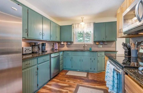 Linn Creek Casa | Quiet Lakefront - Hot Tub! H2O Toys! Pet Friendly!