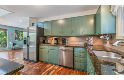 Linn Creek Casa | Quiet Lakefront - Hot Tub! H2O Toys! Pet Friendly!