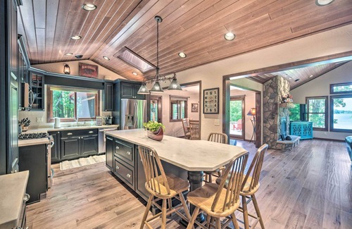 Siren Cabina | Quiet Lakeside Cabin: Patio & Stunning Views!