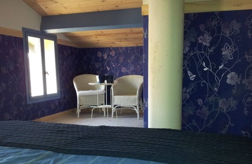 Montfermier Casa | Tranquila gran casa de vacaciones independiente para 6 personas con piscina
