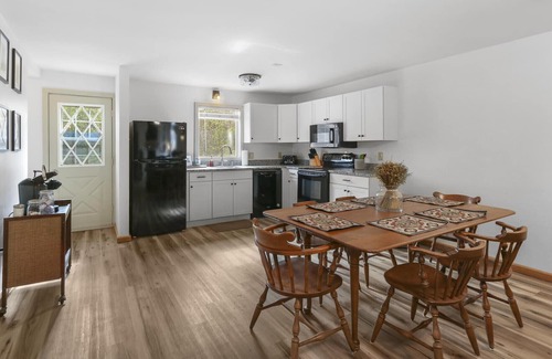 Newland Cabaña | Quiet Linville Land Harbor Home Minutes from Grandfather Mtn and Blue Ridge Pkwy
