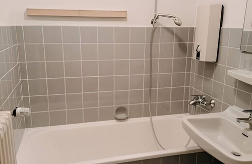 Frohnhausen Apartamento | Quiet living between Essen and Mülheim. BÖEG