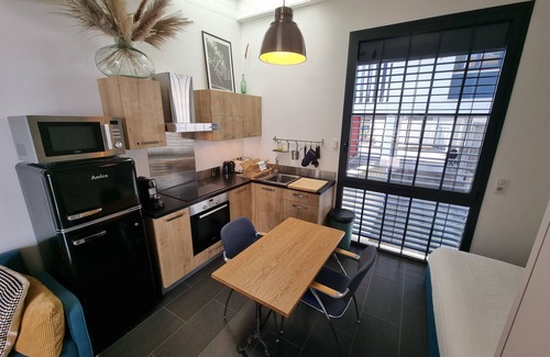 Vassieux - Crepieux Apartamento | Quiet loft with large terrace & covered parking close to Lyon