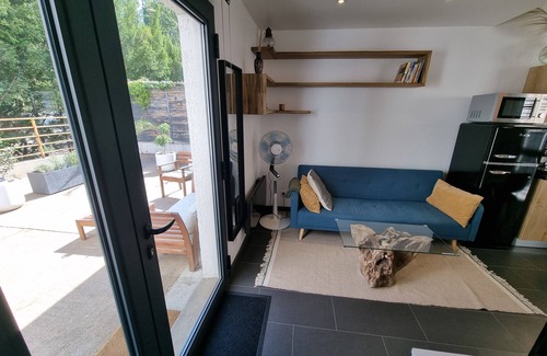 Vassieux - Crepieux Apartamento | Quiet loft with large terrace & covered parking close to Lyon
