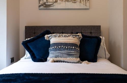 Howlett End Casa | Quiet Luxury Countryside 2 Bedroom Detached Home